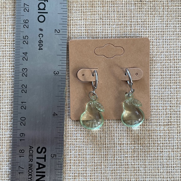 Elegant Pear-Shaped Green Earrings - Picture 2 of 4